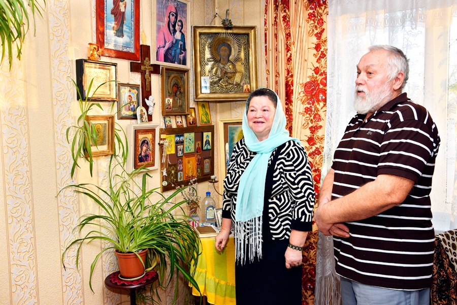 Nadežda un Andrejs Mereščenkovi Gailīšu pagastā ik dienas izlūdzas Dieva svētību sev, saviem tuvajiem, kā arī visiem labas gribas cilvēkiem uz zemes.
Autors: Ivars Bogdanovs