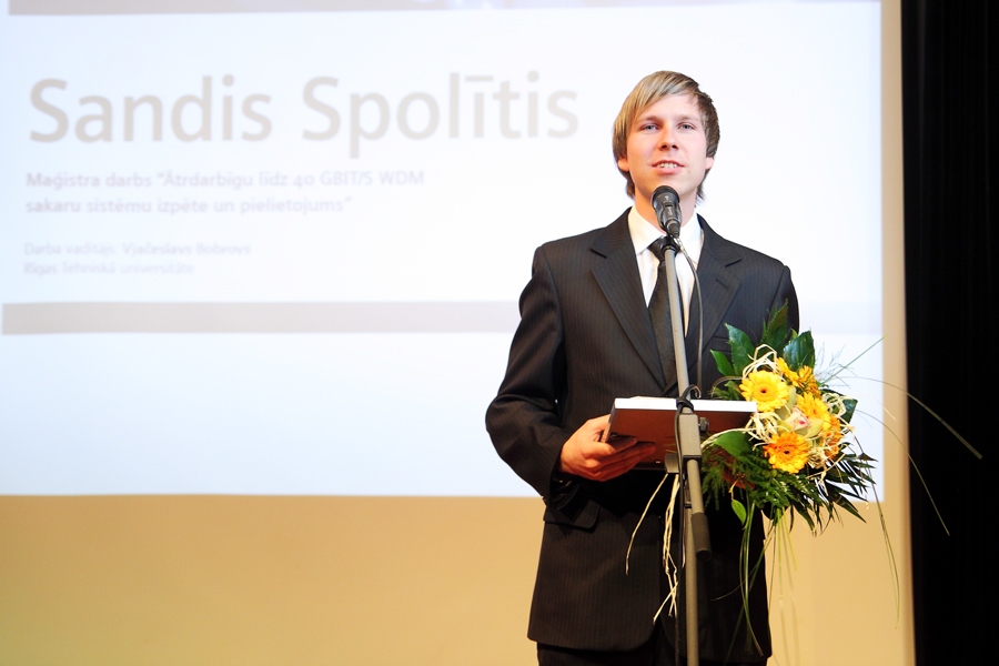 Sandis Spolītis ieguvis goda nosaukumu «RTU Gada jaunais zinātnieks» 2016. gadā. Attēlā – Sandis 2015. gadā, saņemot Vernera fon Sīmensa Izcilības balvu.
Autors: no Latvijas Universitātes arhīva.