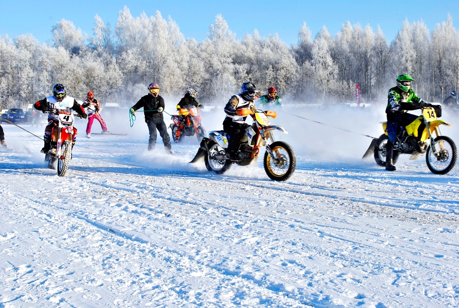 Latvijas Nacionālā čempionāta pirmā posma sacensībās skijoringā Iecavas novada Zorģu trasē.
Autors: Vilnis Auzāns
