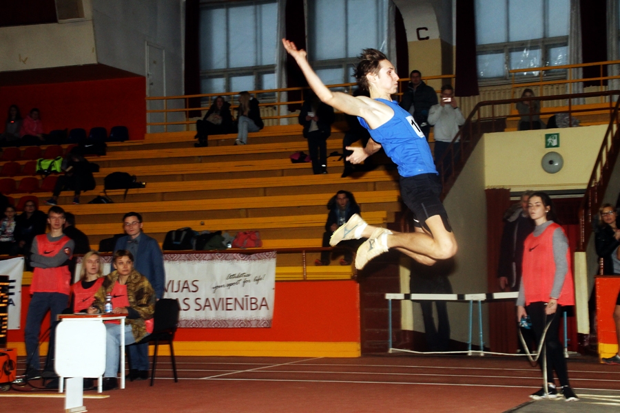 Emīls Rūgums aizlēca līdz otrajai vietai Latvijas vieglatlētikas čempionātā daudzcīņā telpās. 
Autors: Uldis Varnevičs