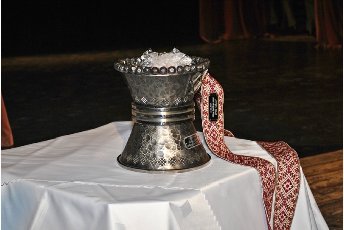 Augstāko žūrijas vērtējumu guvušais kolektīvs mājās dosies ar deviņus kilogramus smago tērauda Bigas krūzi.

Autors: No arhīva.