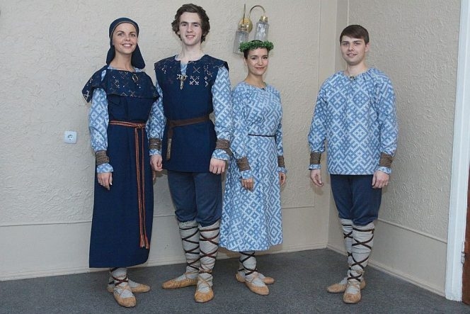 Šādi izskatās mākslinieces Evijas Dāboliņas modelētie tērpi, kurus iecerēts izmantot deju lieluzveduma jeb izrādes 