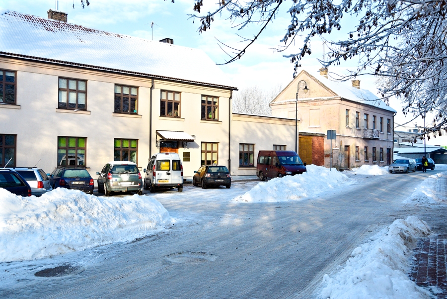 Pašvaldības sociālā dienesta māja (pa kreisi) un N. Jankeloviča bijusī tipogrāfijas ēka.
Autors: Ivars Bogdanovs