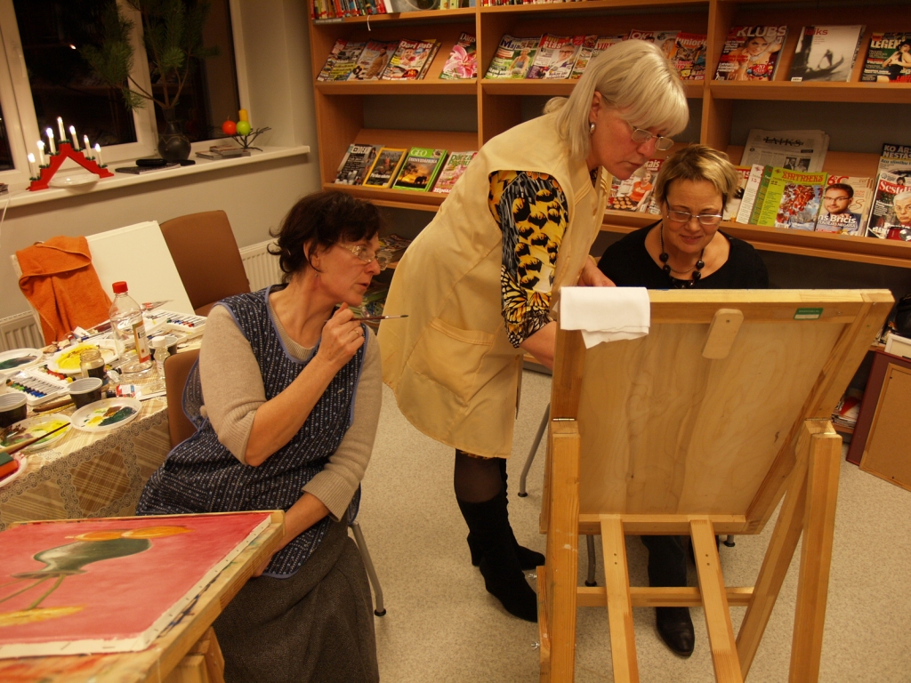 Dagnija Lauva gleznošanas nodarbības Zorģu bibliotēkā sāka vadīt pirms diviem gadiem.

Autors: No arhīva.