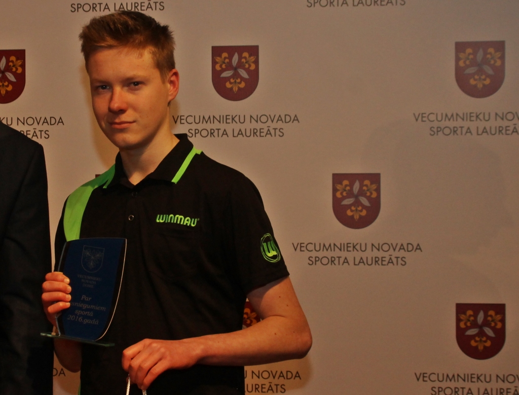 Rihards Slišāns ir viens no mūsu novadu labākajiem šautriņu metējiem. 
Autors: No arhīva.