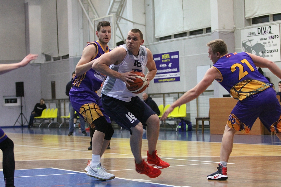 Ivars Zemītis (18. numurs) ar 25 punktiem bija «SC «Mēmele»/Bauskas BJSS» rezultatīvākais basketbolists.
Autors: Elīna Gruncka