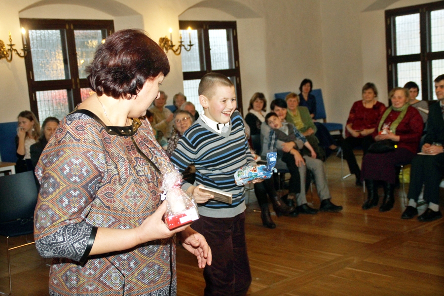 Renāts Kirilovs Bauskas sociālā dienesta organizētajā Ziemassvētku eglītes sarīkojumā.
Autors: no «Bauskas Dzīves» arhīva. 