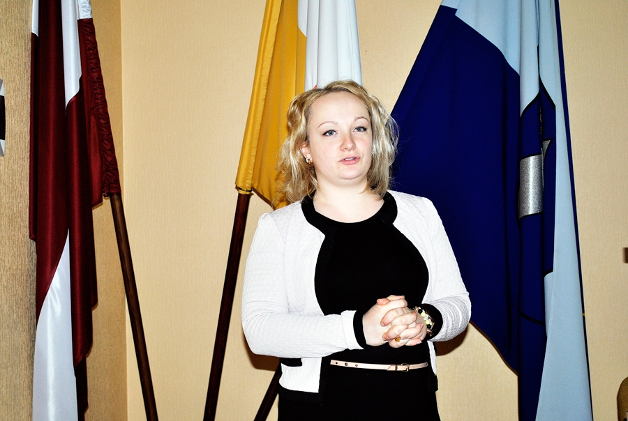 Marta Augucēviča, Bauskas novada administrācijas veselības veicināšanas koordinatore, darba pienākumus sāka pildīt šī gada janvārī. Viņa izglītojusies Vidzemes augstskolā, ir profesionālais bakalaurs sociālajās zinātnēs. Īstenojusi vairākus projektus saistībā ar veselības veicināšanu, sabiedriskajām attiecībām.
Autors: Vilnis Auzāns