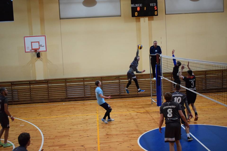 VK «Vecumnieki» spēlētājs Rolands Plēsnieks uzbrukuma smailē.


Autors: Liene Emīlija Miķelsone