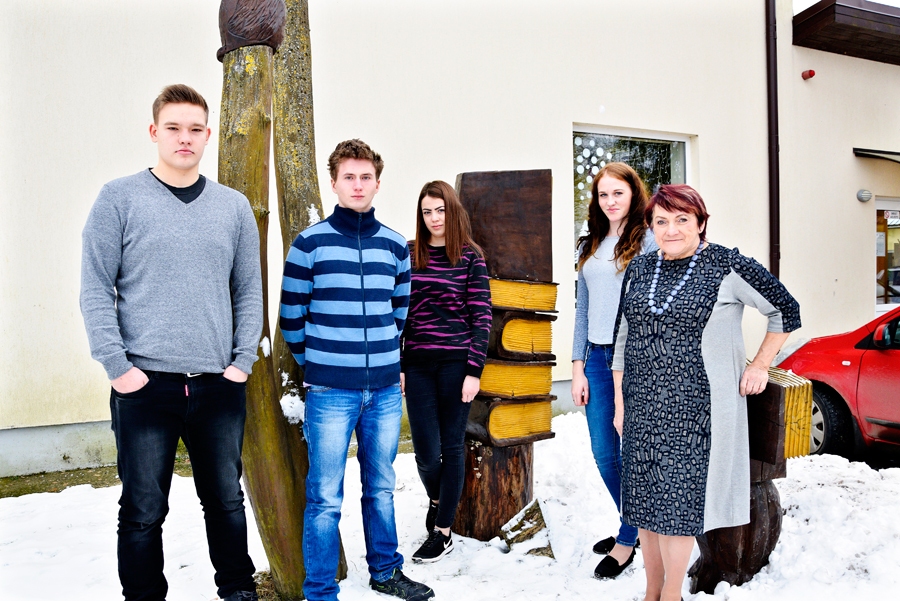 9. klases jaunieši kopā ar audzinātāju Lilitu Vanagu. 
Autors: Ivars Bogdanovs