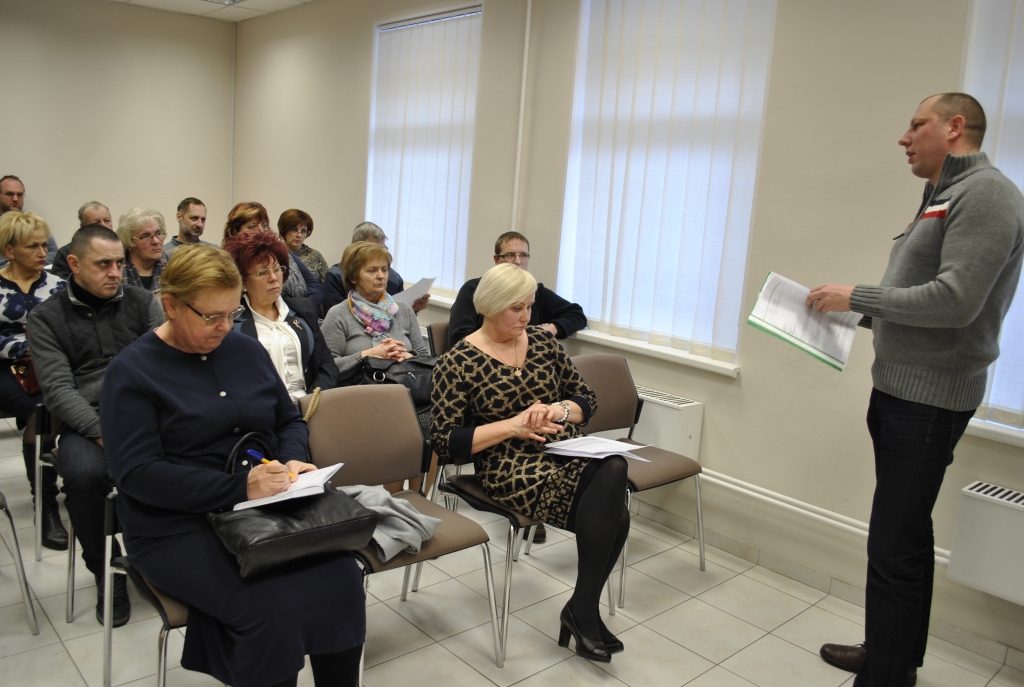 Ēriks Beitelis, Valsts probācijas dienesta Bauskas teritoriālās struktūrvienības vecākais speciālists, uzrunā pagastu pārvalžu un iestāžu vadītājus.
Autors: Vilnis Auzāns