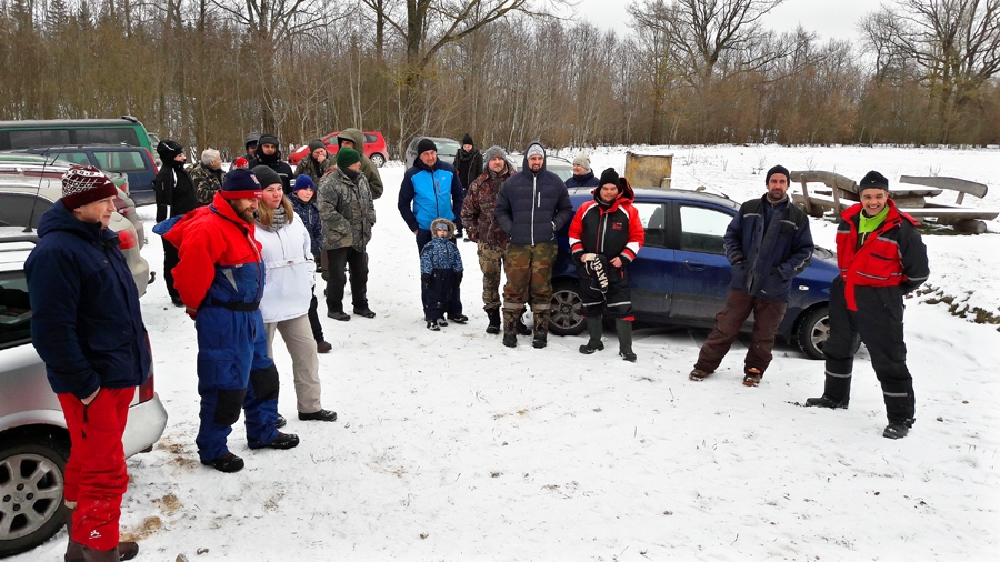 Makšķernieki pulcējas pirms apbalvošanas. 
Autors: Artūrs Dulbe