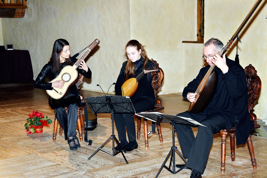 Bauskas pilī muzicē grupa «Luteduo» no Polijas.
Autors: Ivars Bogdanovs