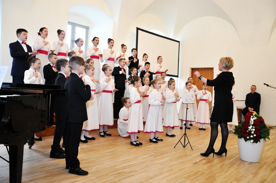 Biržu pilī koncertēja Vecumnieku novada bērnu koris «Via Stella» Lienes Batņas vadībā.
Autors: Žanna Zālīte