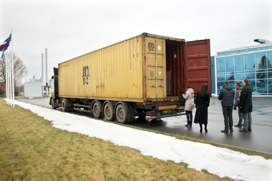 Kravas auto uz Ameriku nogādās produkciju – piena proteīna pulveri, kura izgatavošanā ieguldīts ļoti daudz darba un cerību.
Autors: Uldis Varnevičs