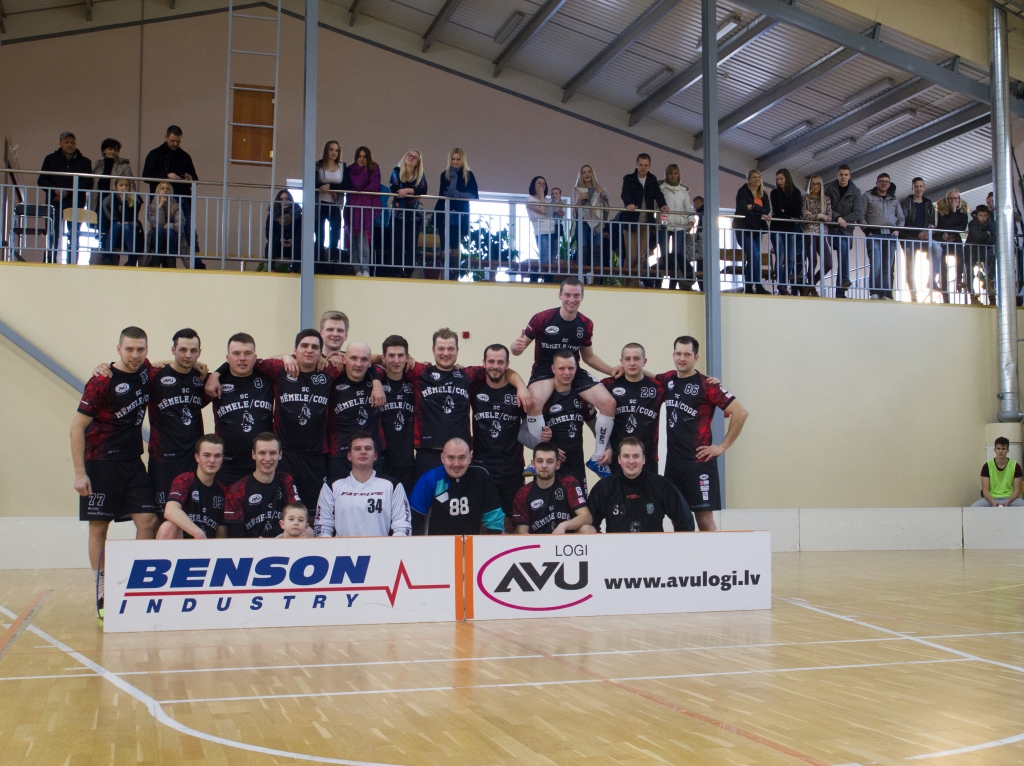 Pēdējo 2016./2017. gada Latvijas florbola otrās līgas sezonas spēli «SC «Mēmele»/Code» florbolisti aizvadīja 25. februārī savās mājās, Codes pamatskolas sporta zālē, ar 12:9 pārspējot «Ķekavas Bulldogs» komandu.
Autors: Elīna Gruncka