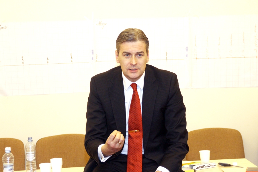 Mārtiņš Bondars, tiekoties ar baušķeniekiem, aicināja iedzīvotājus risināt problēmas, iesaistoties politikā.
Autors: Uldis Varnevičs