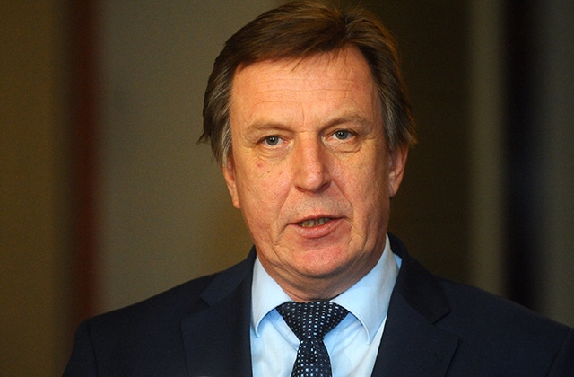 Visus Latvijas ceļus uz burvju mājienu īsā laikā salabot nav iespējams, šorīt LTV 