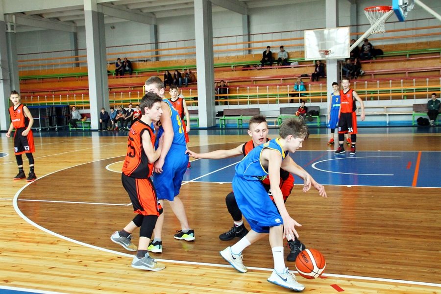 «Bauskas» U14 vecuma komanda (oranžajos tērpos) savstarpējā spēlē pārspēja «Iecavas/Vecumnieku» līdzaudžus. Baušķenieki pašlaik ir savas grupas līderi.
Autors: Uldis Varnevičs