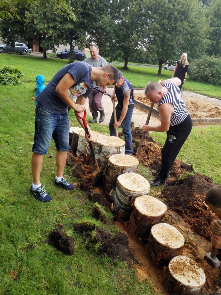 Īslīces pagasta Bērzu ciemā ar pašvaldības līdzfinansējumu biedrība «Labums» izveidoja bērnu rotaļu un atpūtas laukumu.
Autors: no bauska.lv.