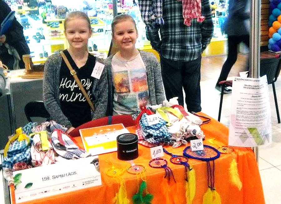 Bauskas sākumskolas SMU «Sapņu lācis» šī bija pirmā lielā tirgošanās pieredze.
Autors: no personiskā albuma.