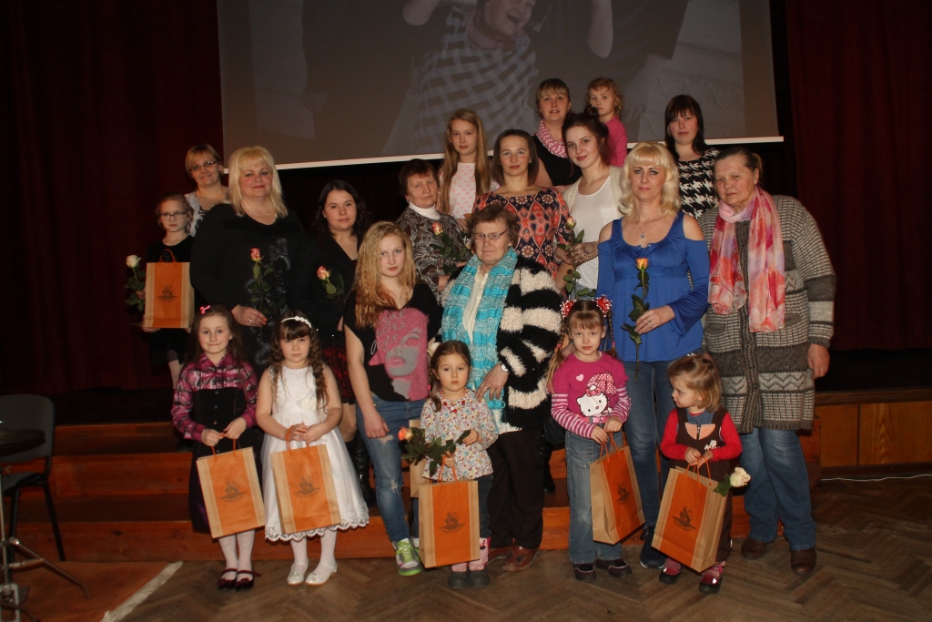 Rundāles novada fotoizstādes «Mammas un meitas» dalībnieces.
Autors: Uldis Varnevičs