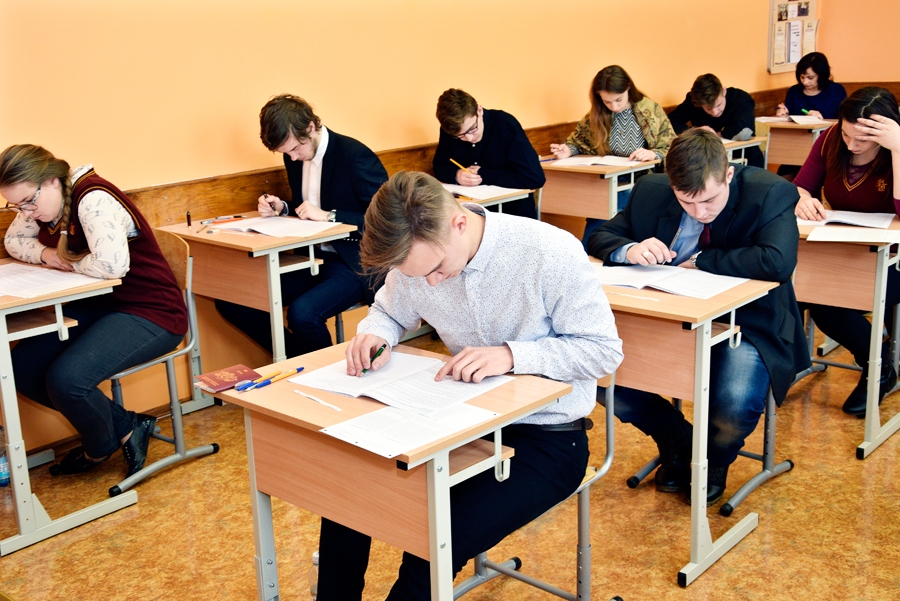 Angļu valodas eksāmenu kārto Bauskas ģimnāzisti.
Autors: Ivars Bogdanovs