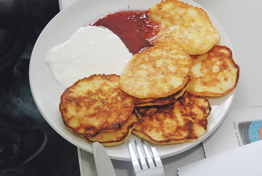 Pankūkas ir viens no ēdieniem, ko mājās varētu pagatavot kopā ar bērniem. Parasti visiem garšo.