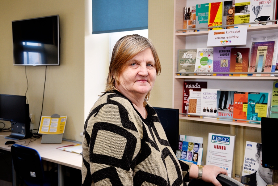 Laimdota Ozoliņa zināšanās un apgūtajā dāsni dalās ar citiem.
Autors: Ivars Bogdanovs