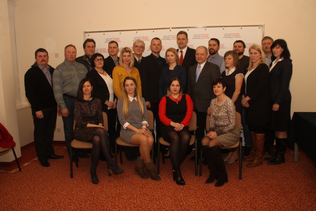 Biedrībai «Bauskas apriņķa attīstībai» deputātu kandidātu saraksts jau esot gandrīz gatavs.
Autors: Uldis Varnevičs