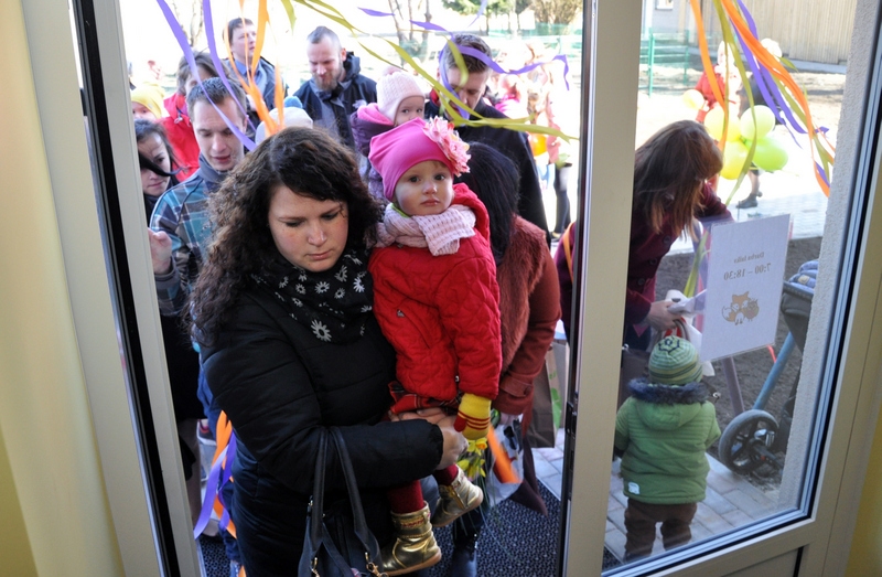 Šonedēļ iespēja iet uz bērnudārzu ir 28 novada bērniem – viņi apmeklēs Vecumnieku vidusskolas jauno pirmsskolas izglītības iestādes ēku.
Autors: Žanna Zālīte