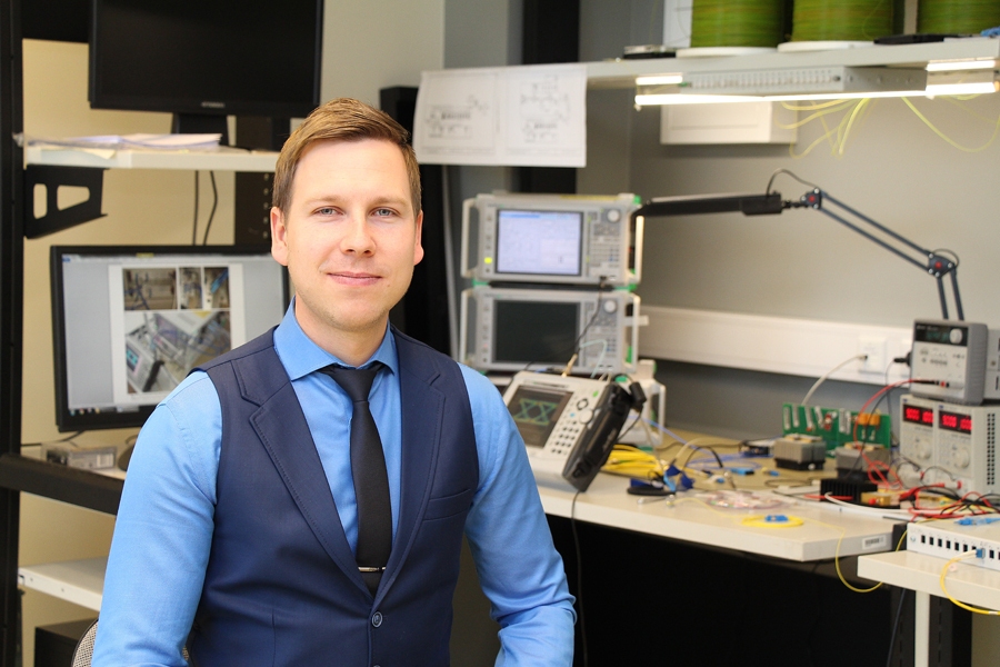 Sandis Spolītis ir jaunās paaudzes zinātnieka un profesora prototips, daudz darot un sasniedzot, nezaudē labvēlību pret līdzcilvēkiem un uzticību Latvijai.
Autors: Elīna Karaseva