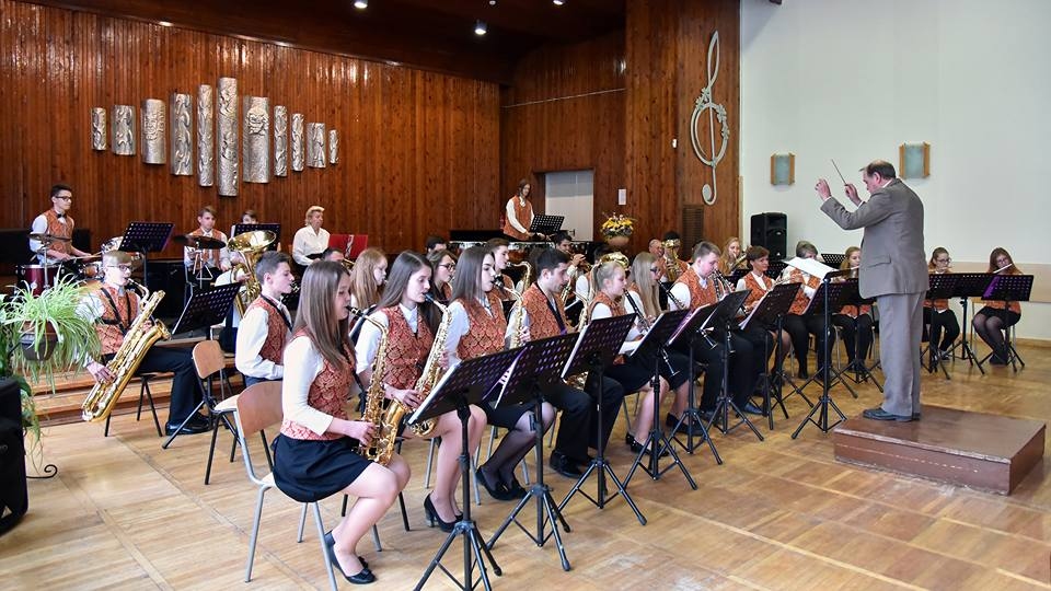 Muzicē Bauskas kultūras centra pūtēju orķestris «Bauska».
Autors: No albuma.