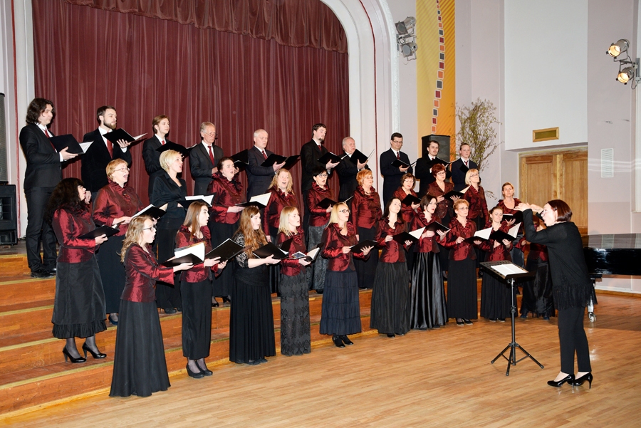 Diriģente Mārīte Jonkus emocionāli vada Bauskas kultūras centra jauktā kora «Mežotne» dziedājumu.
Autors: Ivars Bogdanovs