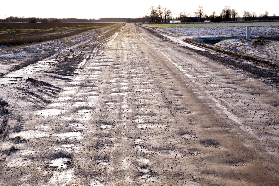 Ceļš Pilsrundāle–Svitene–Klieņi apgrūtina iedzīvotājus un uzņēmumus, tāpēc pārņemts pašvaldības ziņā.
Autors: no «Bauskas Dzīves» arhīva.