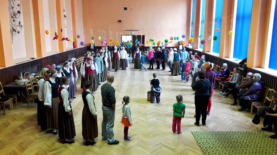 Svitenē rotaļas un dejas vienoja paaudzes.
Autors: Artūrs Dulbe