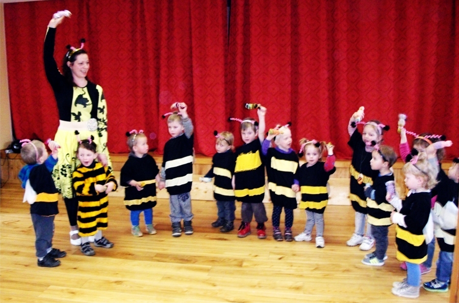 Jaunsaules pirmsskolas bitītes skolotājas Evitas Kapustinas vadībā.
Autors: Foto no skolas albuma.