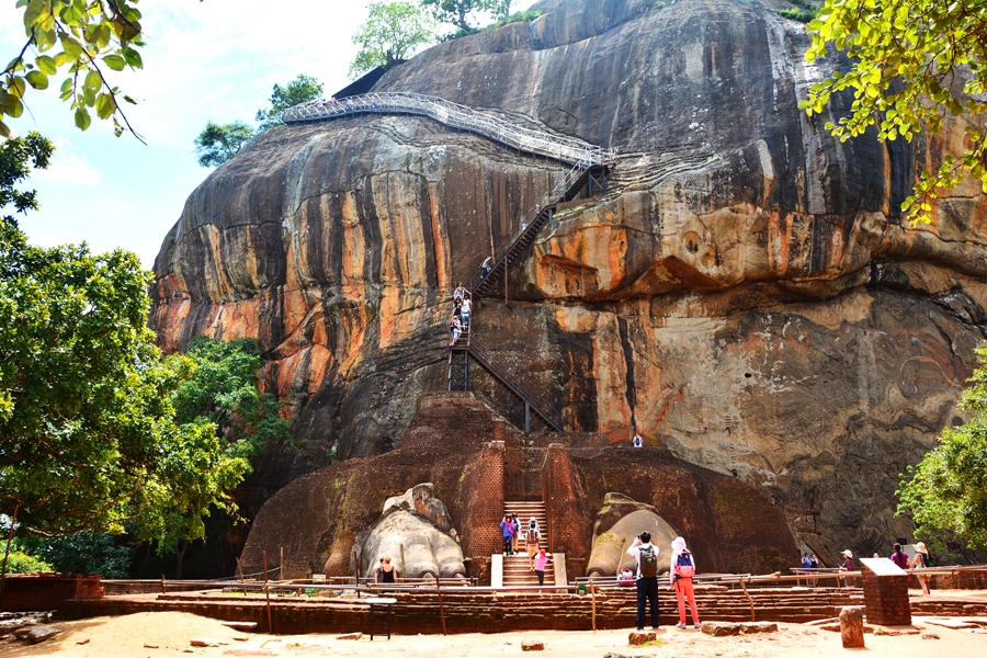 Sigīrijas klints augstums sasniedz 370 metru. Sigīrijas Lauvas kalnu dēvē arī par «astoto pasaules brīnumu».
Autors: no albuma.