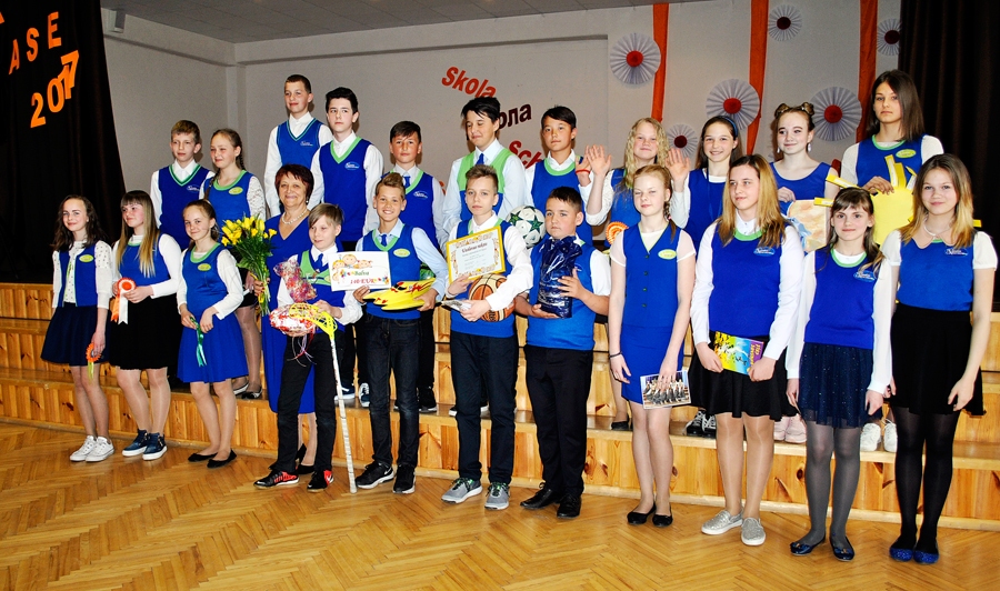 Bauskas sākumskolas 6.b klase – titula «Gada klase» ieguvēji – balvā saņēma 140 eiro mācību ekskursijai.
Autors: Vilnis Auzāns