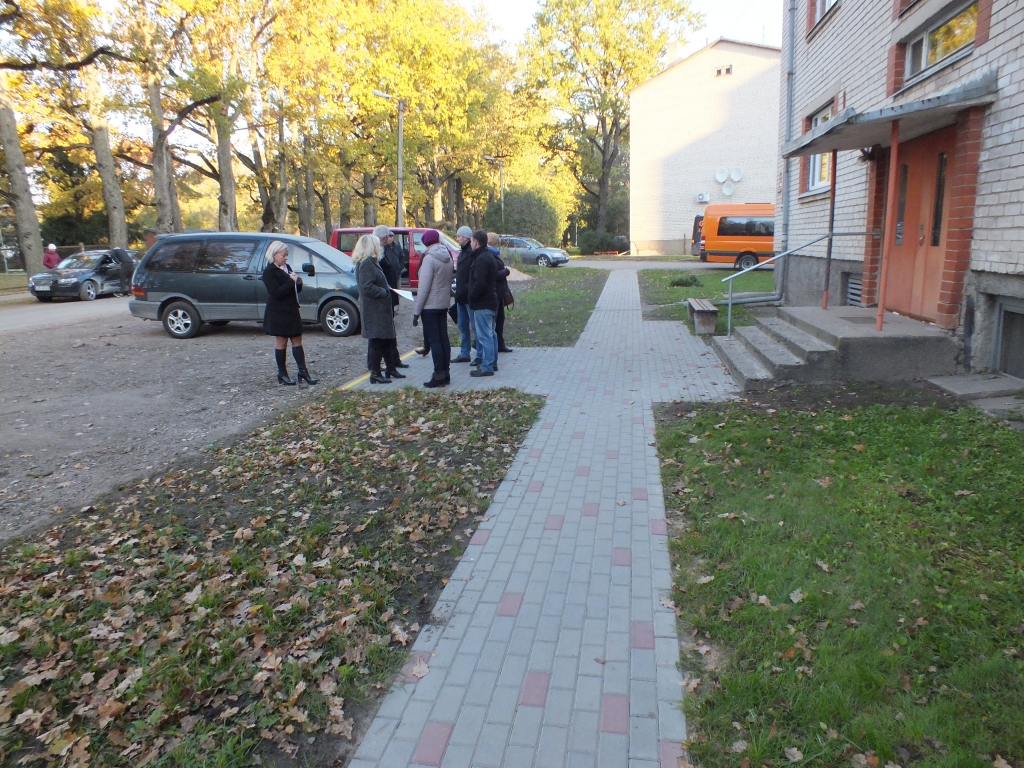 Izvērtējot 2016. gada projektus, komisija par labāko atzina grupas «Ozolu 3» īstenoto projektu «Taka mūsu mājai», kurā renovēts gājēju celiņa segums pie daudzdzīvokļu mājas.
Autors: iecava.lv