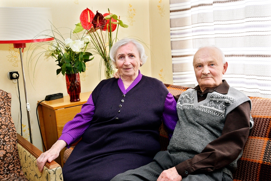 KURČANOVU pāris – Maiga un Anatolijs – ir priecīgi par ilgi kopā nodzīvoto mūžu. Vēl tagad pēc tik daudziem gadiem vakaros abi ļaujas siltiem apskāvieniem.
Autors: Ivars Bogdanovs