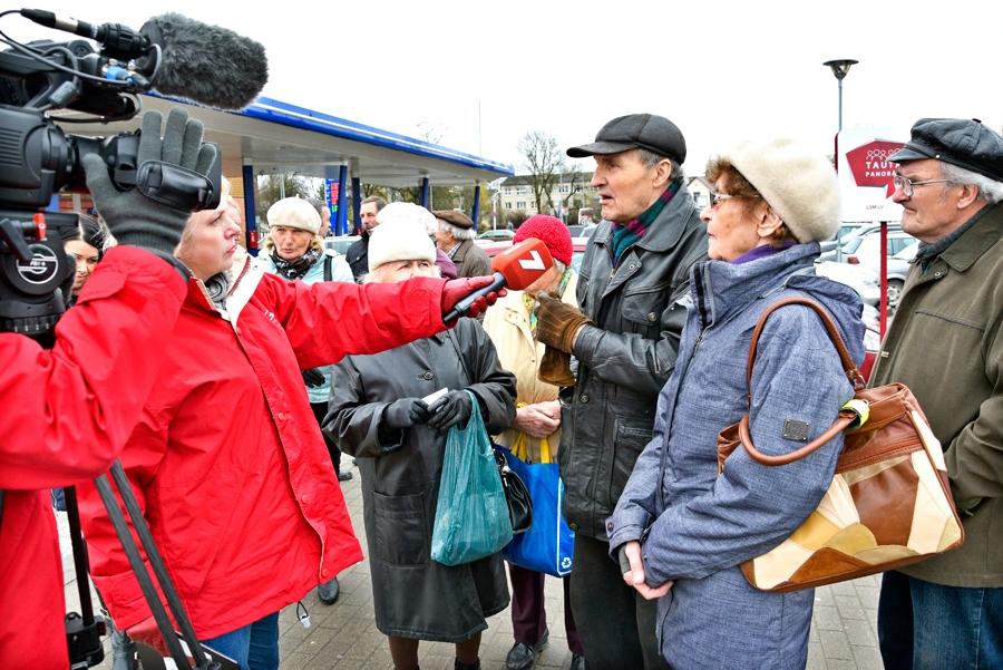 Bauskā «Tautas Panorāmu» sagaidīja vairāk nekā desmit aktīvu novadnieku, norādot uz nepilnībām gan pilsētā, gan pagastos.
Autors: Antra Ērgle