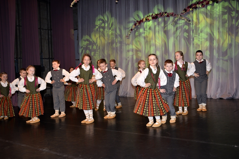 Skatē uzstājas Ceraukstes pagasta Griķu pamatskolas paši mazākie dejotāji.
Autors: Ivars Bogdanovs