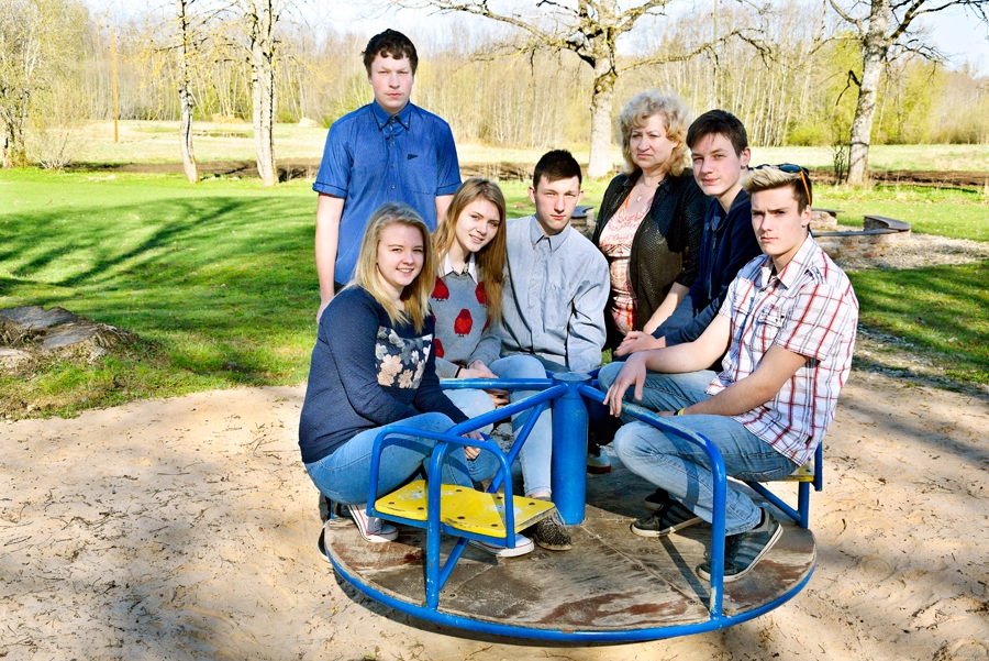 Patstāvīgi un sirsnīgi ir Stelpes pamatskolas 9. klases audzēkņi.
Autors: Ivars Bogdanovs