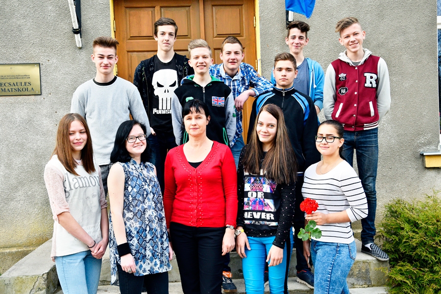 Izturību un neatlaidību 9. klases audzēkņiem novēl skolotāja Inga Kursiša.
Autors: Ivars Bogdanovs