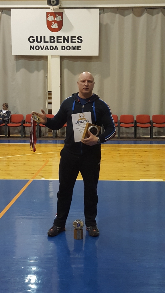 Viktors Iļjins kļuva par Latvijas čempionu spēka trīscīņā.
Autors: No albuma.