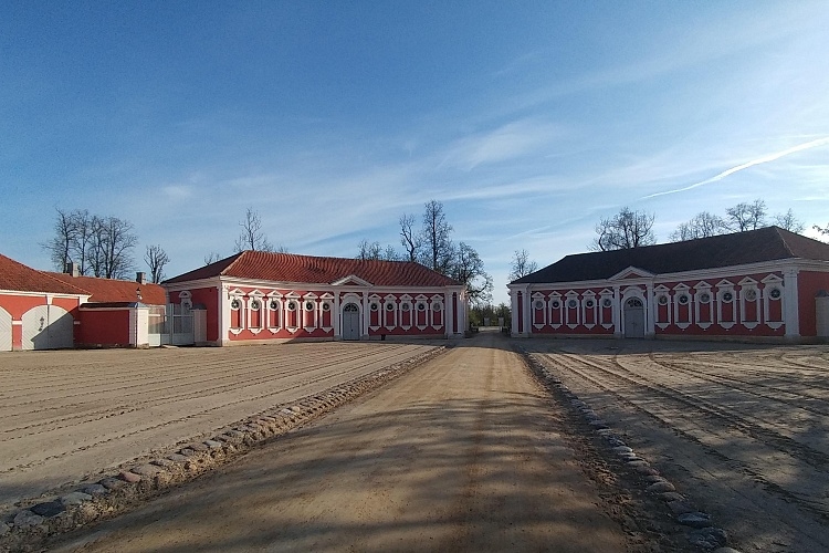 Rundāles pils muzeja Staļļu ēku komplekss.
Autors: rundale.net