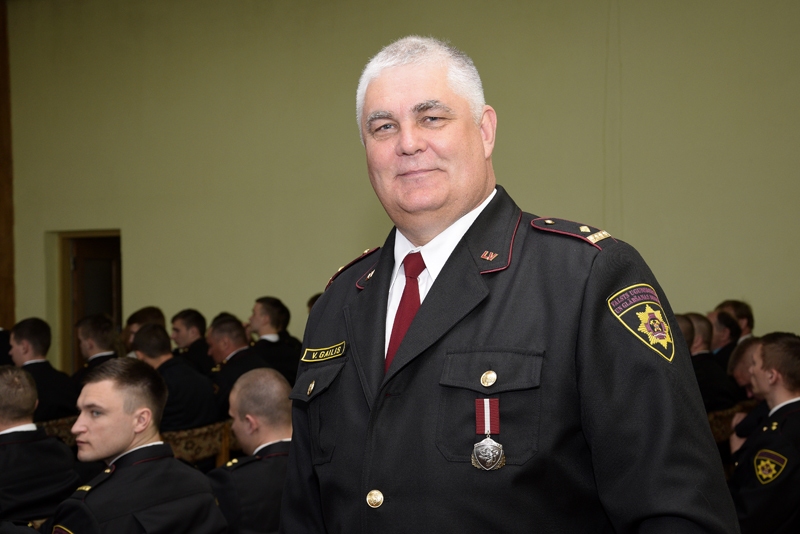 Bauskas daļas vada komandiera vietnieks Viktors Gailis apbalvots ar VUGD II pakāpes apbalvojuma zīmi «Par priekšzīmīgu dienestu».
Autors: Ivars Bogdanovs