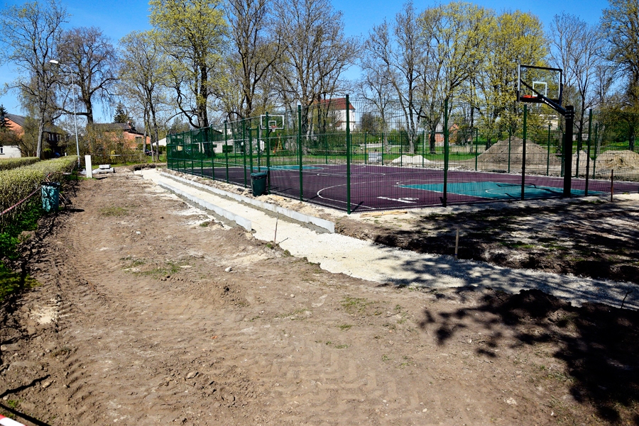 Skrejceļu izveidos apkārt skolas basketbola laukumam.
Autors: Ivars Bogdanovs