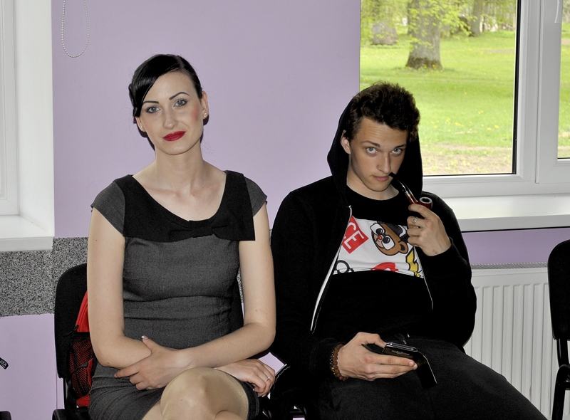 Kurmenieši izrādi jau nospēlējuši, tagad aktieri Sandra Ņērbule un Otto Jānis Jansons gaida žūrijas vērtējumu.
Autors: Vilnis Auzāns